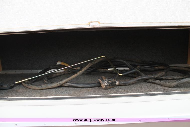 image for item C3759 2004 Fleetwood 36.5' RV fifth wheel trailer