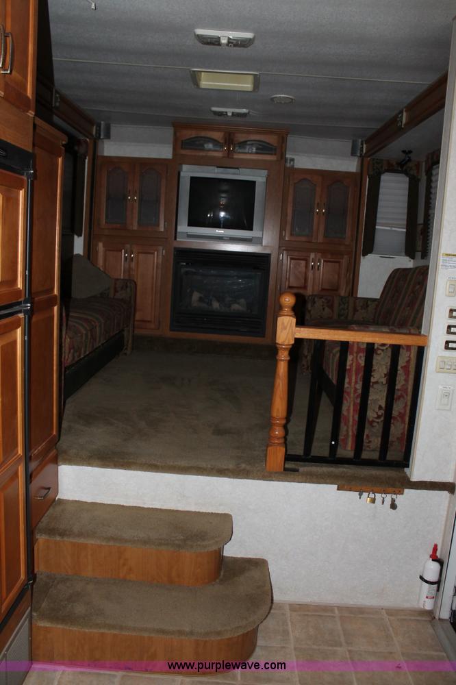 image for item C3759 2004 Fleetwood 36.5' RV fifth wheel trailer