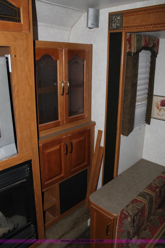 image for item C3759 2004 Fleetwood 36.5' RV fifth wheel trailer