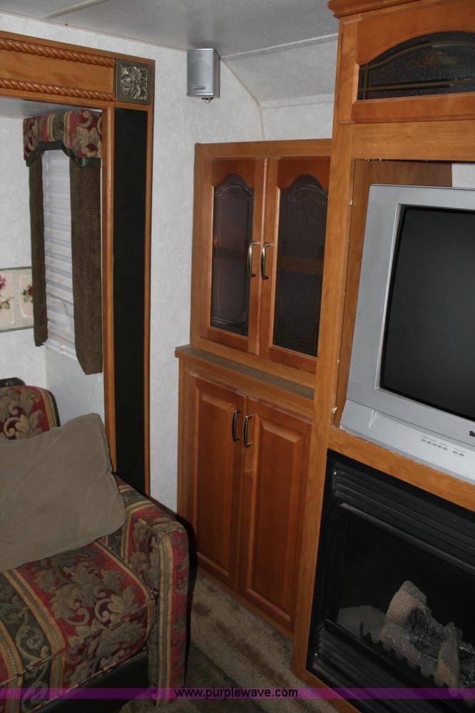 image for item C3759 2004 Fleetwood 36.5' RV fifth wheel trailer