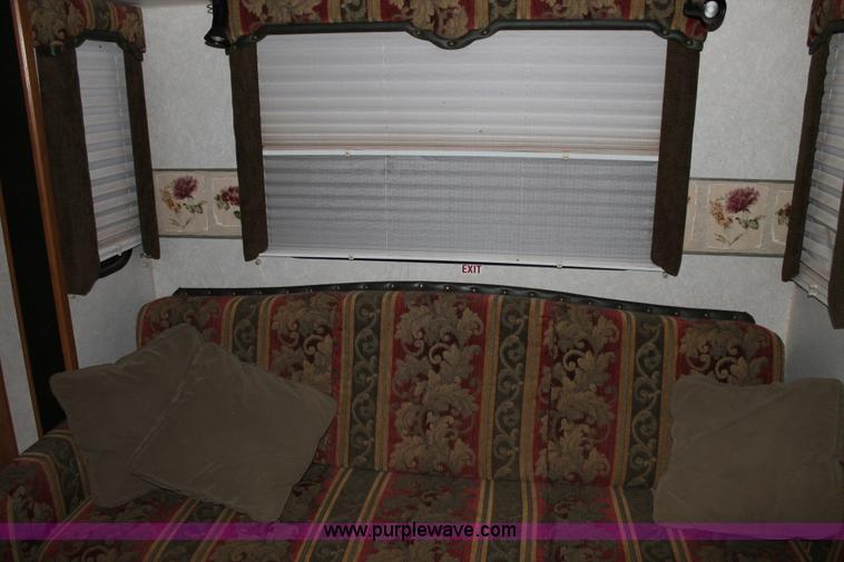 image for item C3759 2004 Fleetwood 36.5' RV fifth wheel trailer