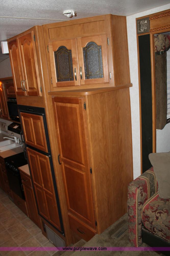 image for item C3759 2004 Fleetwood 36.5' RV fifth wheel trailer