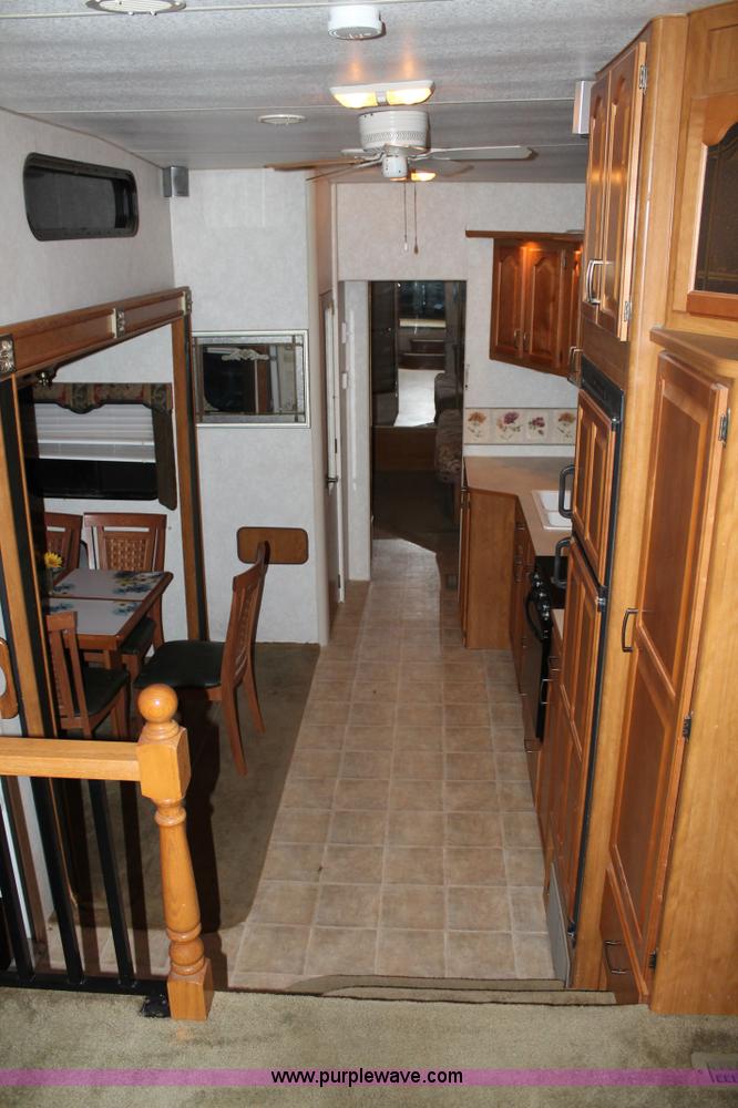 image for item C3759 2004 Fleetwood 36.5' RV fifth wheel trailer