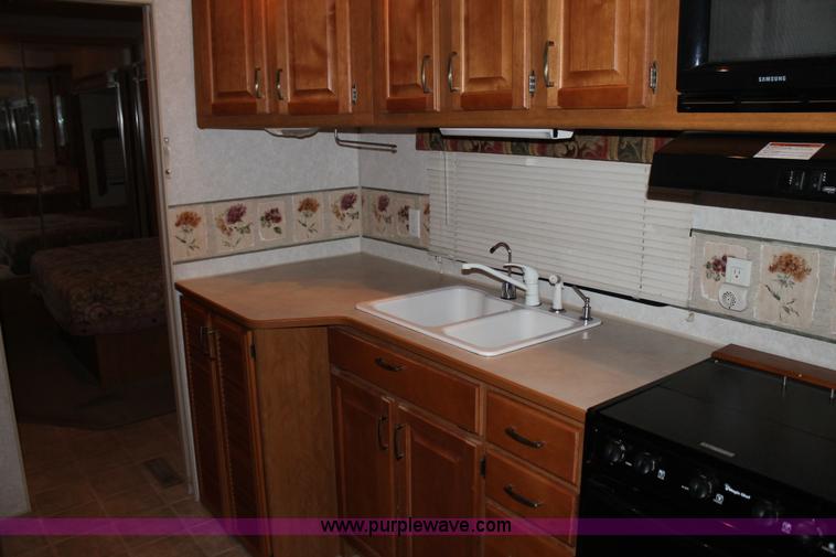 image for item C3759 2004 Fleetwood 36.5' RV fifth wheel trailer