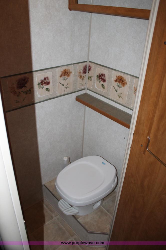 image for item C3759 2004 Fleetwood 36.5' RV fifth wheel trailer