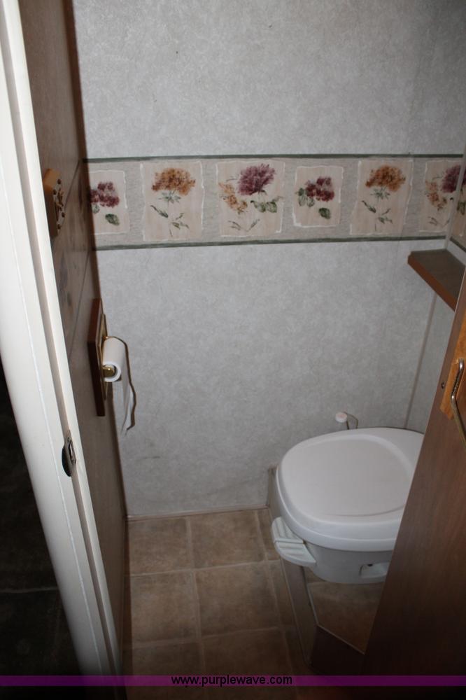 image for item C3759 2004 Fleetwood 36.5' RV fifth wheel trailer