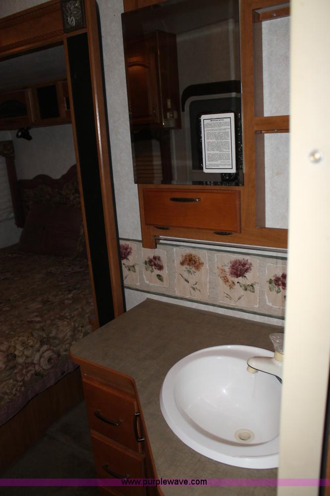 image for item C3759 2004 Fleetwood 36.5' RV fifth wheel trailer