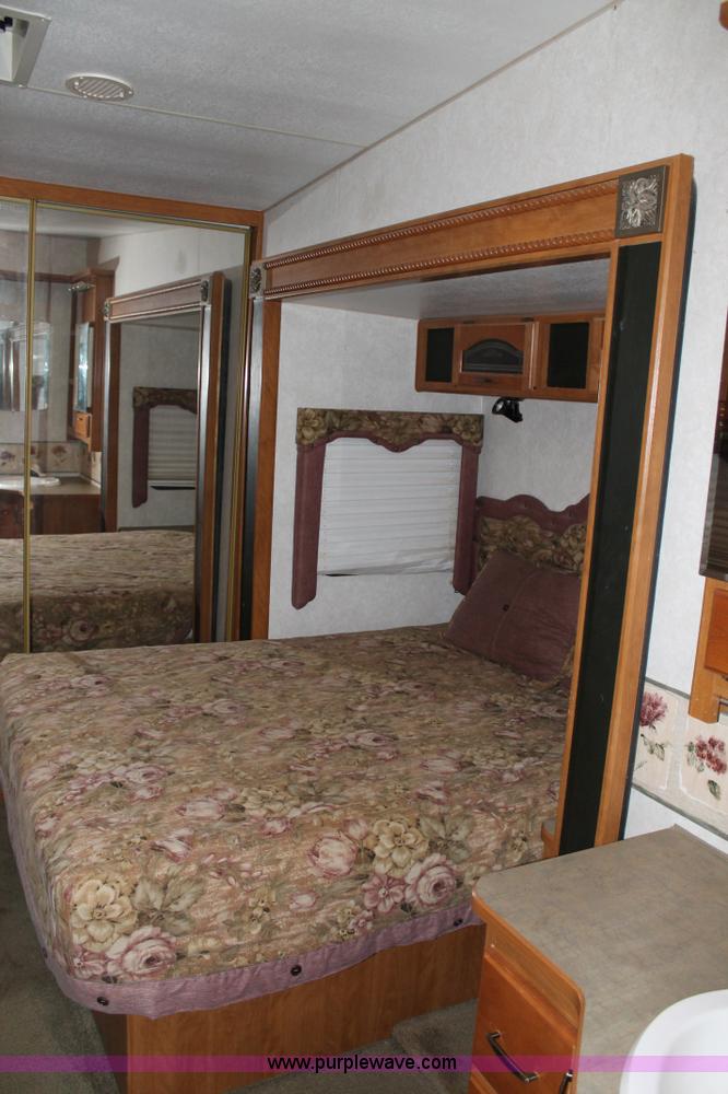 image for item C3759 2004 Fleetwood 36.5' RV fifth wheel trailer