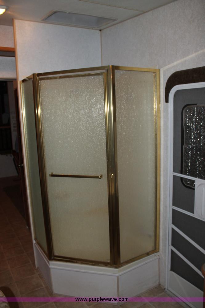 image for item C3759 2004 Fleetwood 36.5' RV fifth wheel trailer