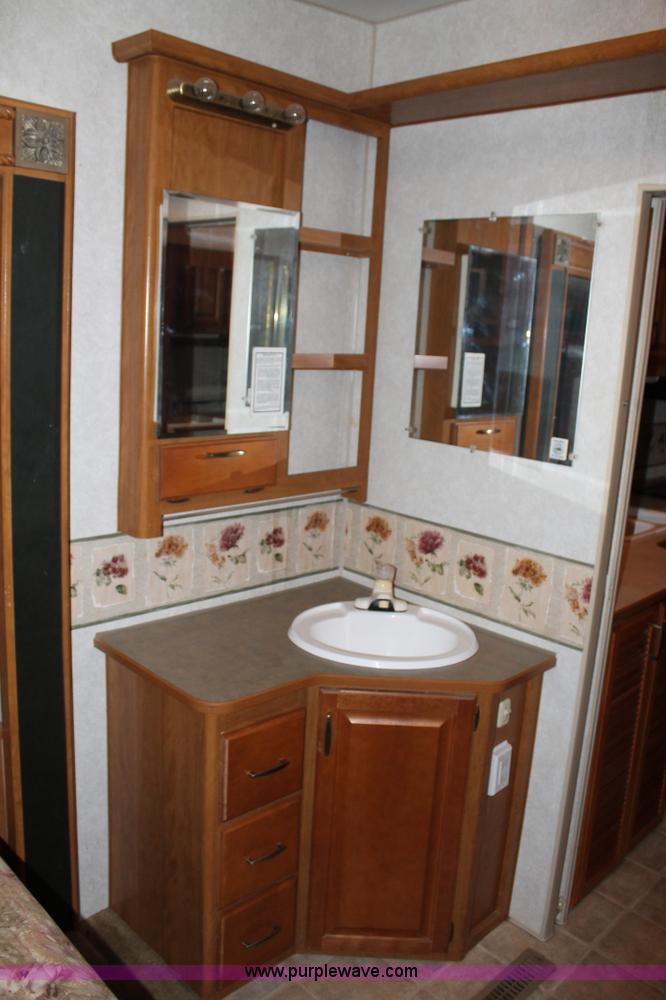 image for item C3759 2004 Fleetwood 36.5' RV fifth wheel trailer