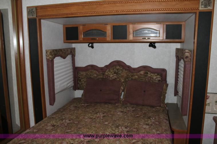 image for item C3759 2004 Fleetwood 36.5' RV fifth wheel trailer