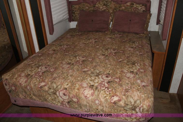 image for item C3759 2004 Fleetwood 36.5' RV fifth wheel trailer