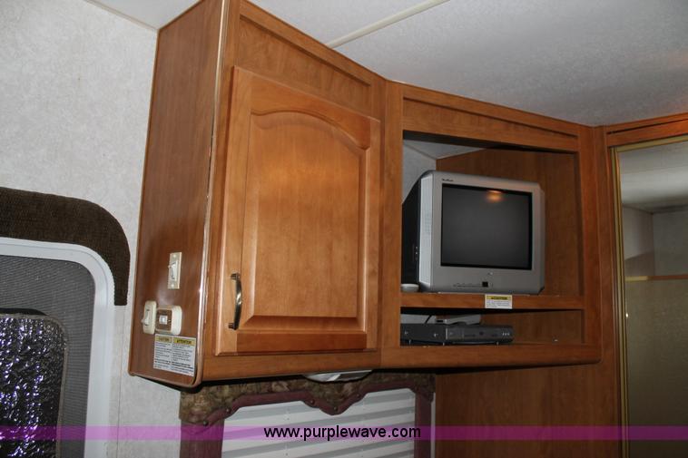 image for item C3759 2004 Fleetwood 36.5' RV fifth wheel trailer