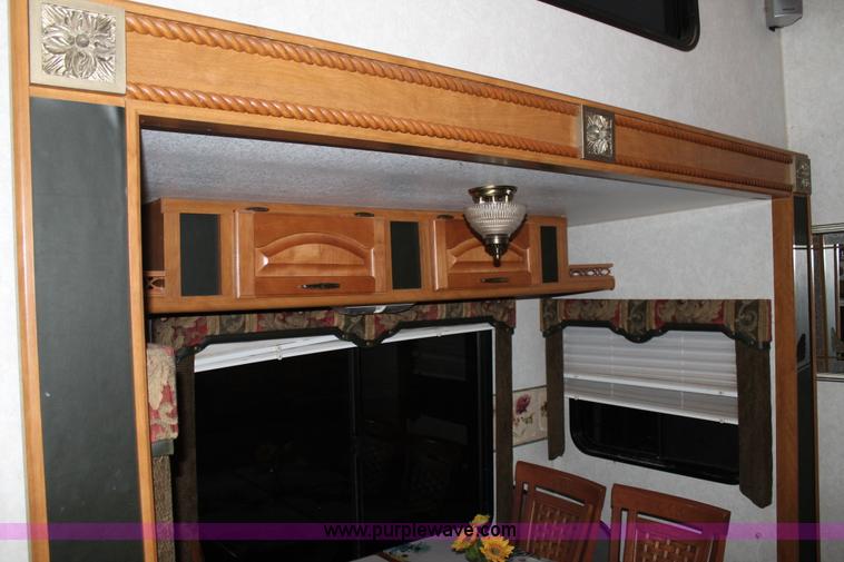 image for item C3759 2004 Fleetwood 36.5' RV fifth wheel trailer