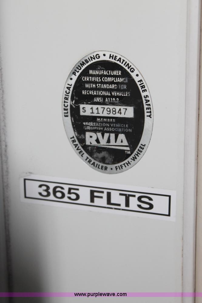 image for item C3759 2004 Fleetwood 36.5' RV fifth wheel trailer