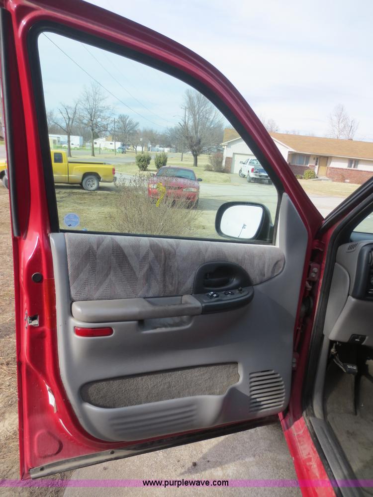 image for item D5971 1999 Chevrolet Venture van