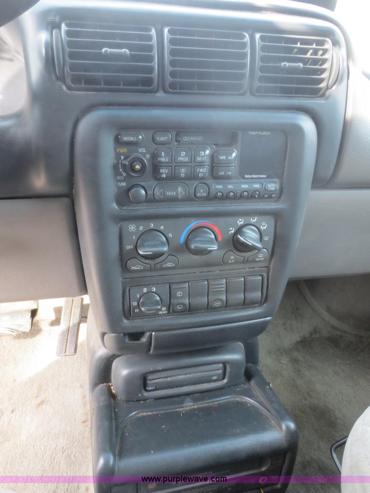 image for item D5971 1999 Chevrolet Venture van