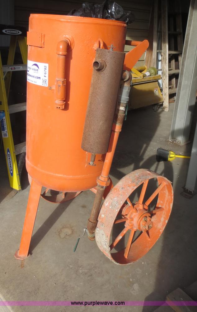 1978 sandblaster in Walnut, KS | Item F6782 sold | Purple Wave
