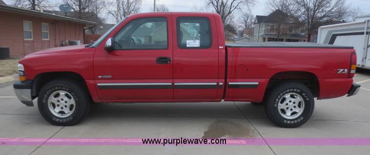 image for item F6815 2002 Chevrolet Silverado 1500 Z71 Ext. Cab pickup truck