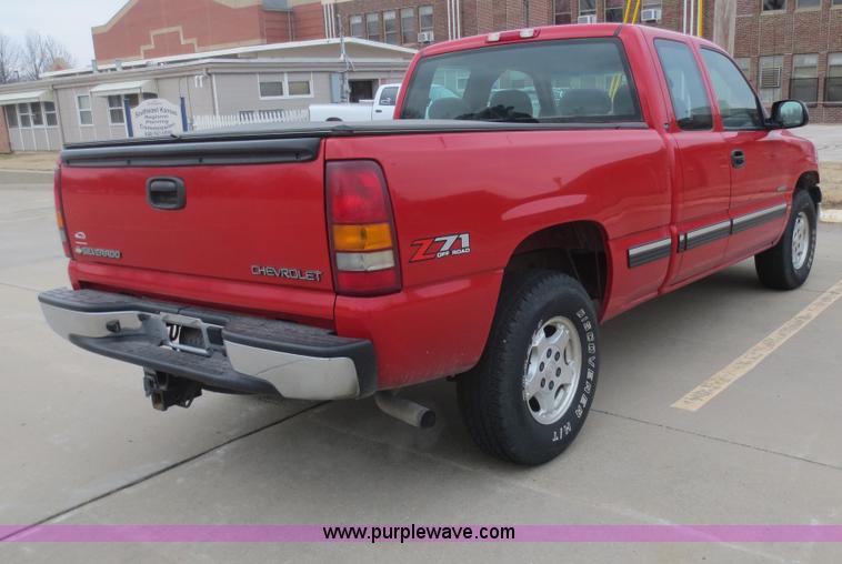 image for item F6815 2002 Chevrolet Silverado 1500 Z71 Ext. Cab pickup truck