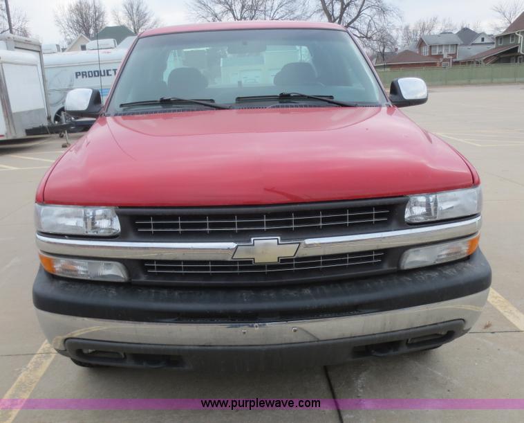 image for item F6815 2002 Chevrolet Silverado 1500 Z71 Ext. Cab pickup truck