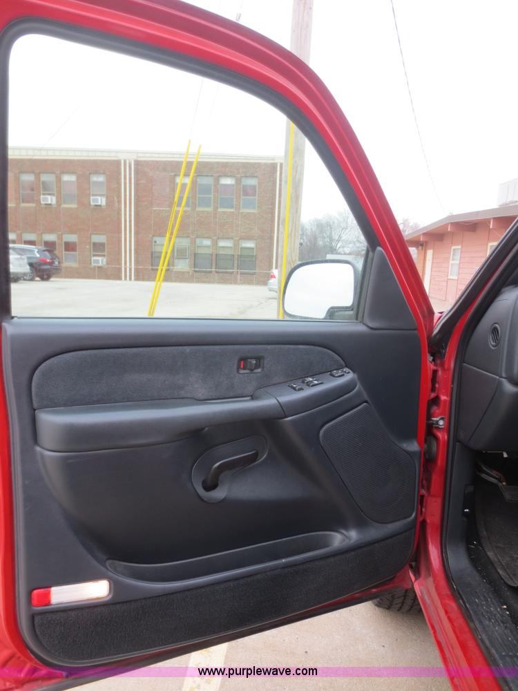 image for item F6815 2002 Chevrolet Silverado 1500 Z71 Ext. Cab pickup truck