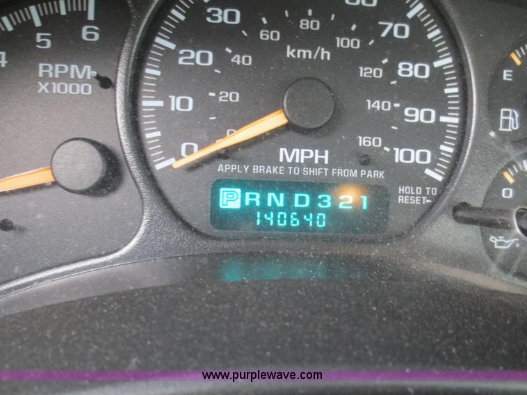 image for item F6815 2002 Chevrolet Silverado 1500 Z71 Ext. Cab pickup truck