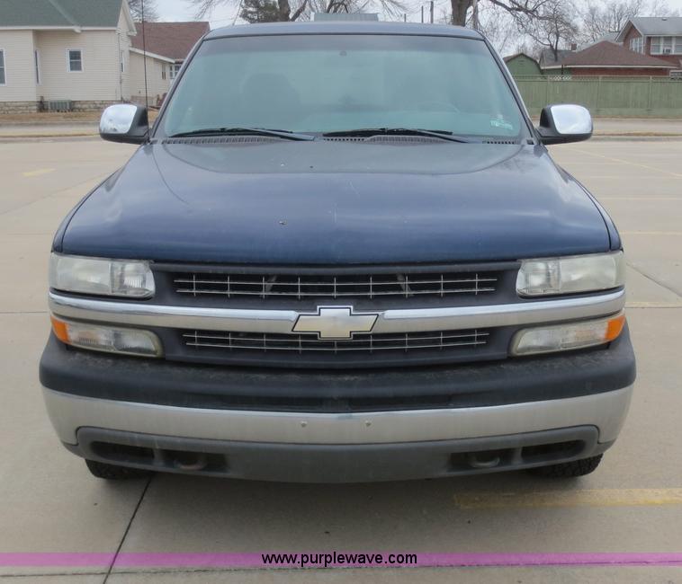 image for item F6816 2001 Chevrolet Silverado 1500 Z71 Ext. Cab pickup truck