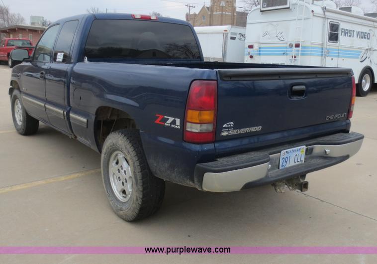 image for item F6816 2001 Chevrolet Silverado 1500 Z71 Ext. Cab pickup truck