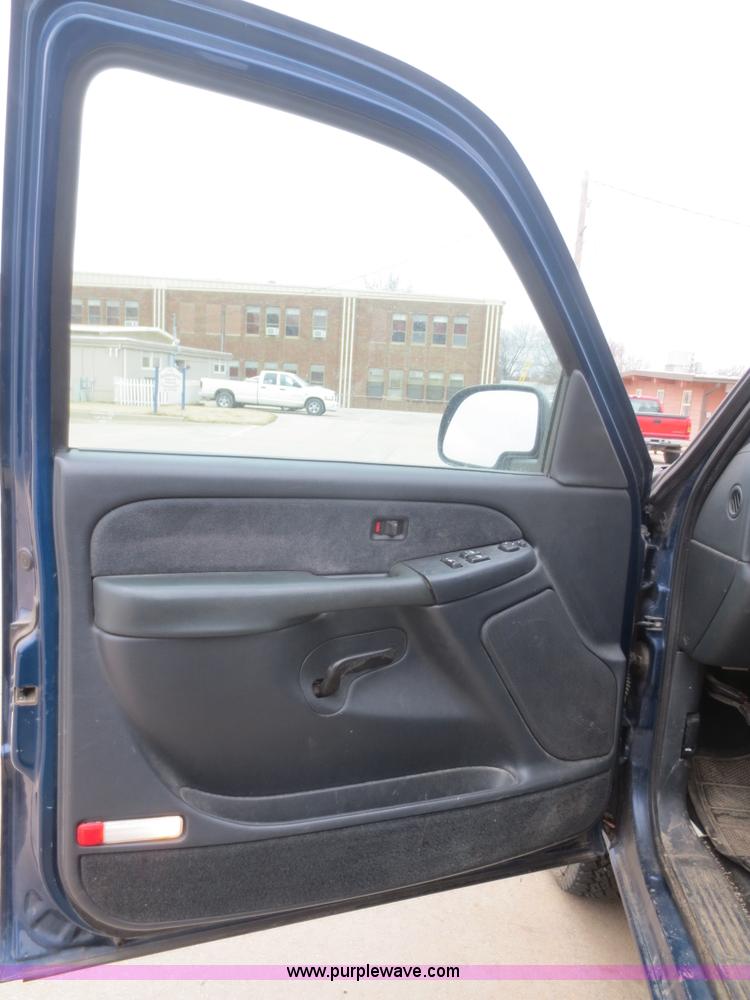 image for item F6816 2001 Chevrolet Silverado 1500 Z71 Ext. Cab pickup truck