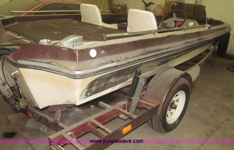 image for item F7245 1979 Ranger 18' boat