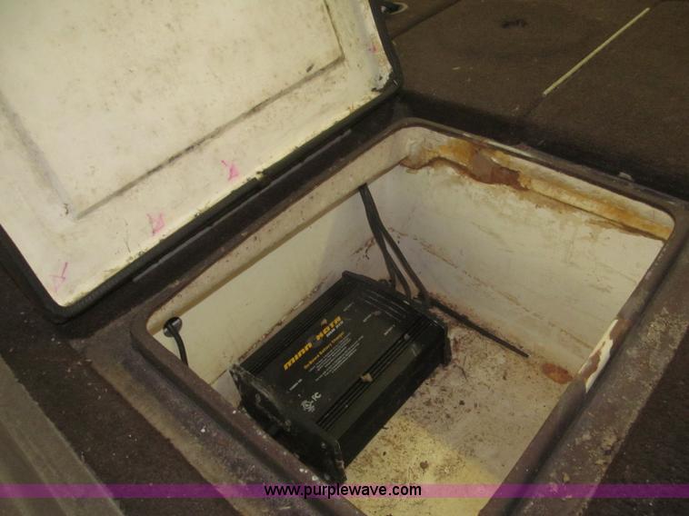 image for item F7245 1979 Ranger 18' boat