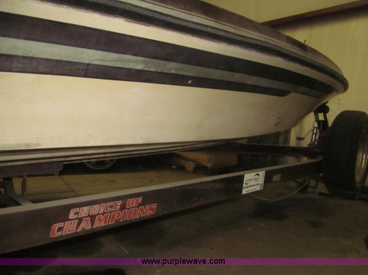 image for item F7245 1979 Ranger 18' boat