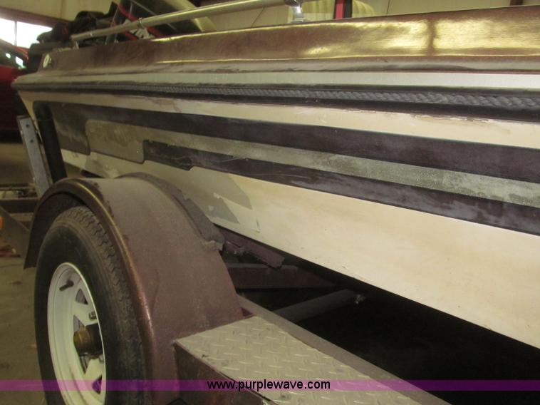 image for item F7245 1979 Ranger 18' boat