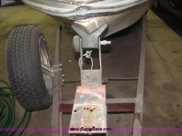 image for item F7245 1979 Ranger 18' boat