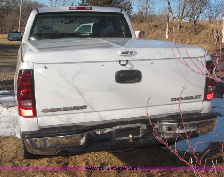image for item F7253 2004 Chevrolet Silverado 1500 LS Ext. Cab pickup truck