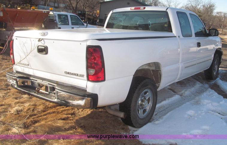 image for item F7253 2004 Chevrolet Silverado 1500 LS Ext. Cab pickup truck