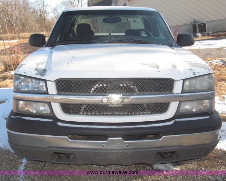 image for item F7253 2004 Chevrolet Silverado 1500 LS Ext. Cab pickup truck