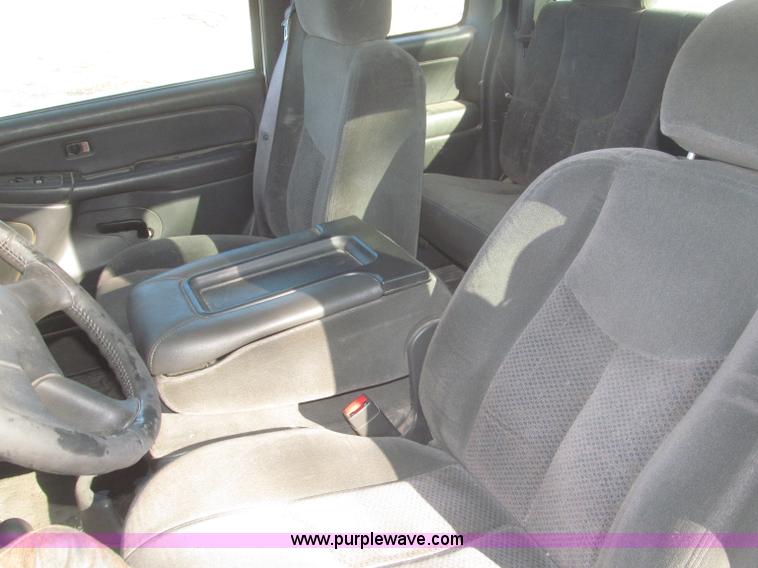 image for item F7253 2004 Chevrolet Silverado 1500 LS Ext. Cab pickup truck