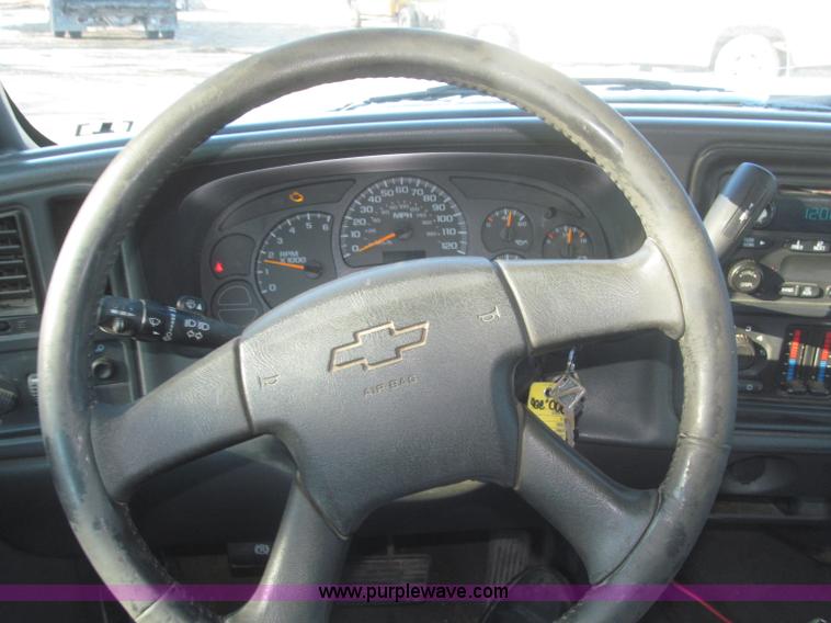 image for item F7253 2004 Chevrolet Silverado 1500 LS Ext. Cab pickup truck