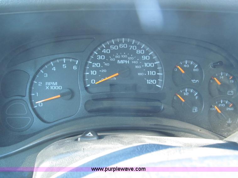 image for item F7253 2004 Chevrolet Silverado 1500 LS Ext. Cab pickup truck