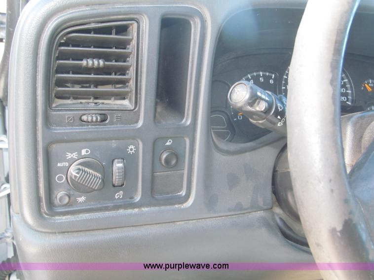 image for item F7253 2004 Chevrolet Silverado 1500 LS Ext. Cab pickup truck