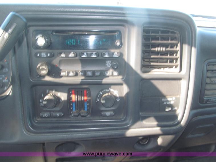 image for item F7253 2004 Chevrolet Silverado 1500 LS Ext. Cab pickup truck