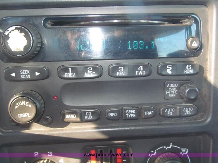 image for item F7253 2004 Chevrolet Silverado 1500 LS Ext. Cab pickup truck