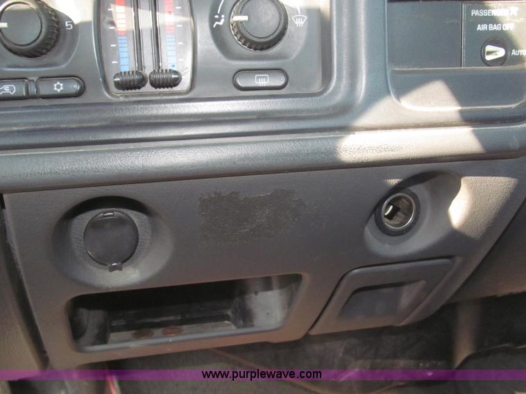 image for item F7253 2004 Chevrolet Silverado 1500 LS Ext. Cab pickup truck