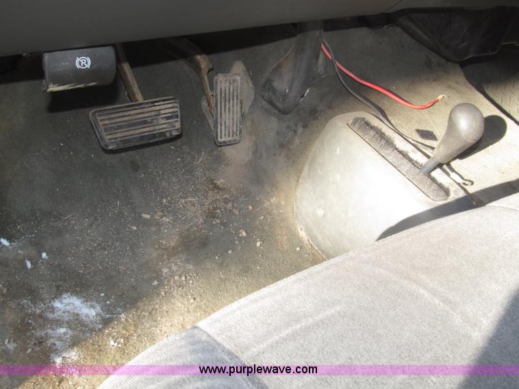 image for item F7253 2004 Chevrolet Silverado 1500 LS Ext. Cab pickup truck