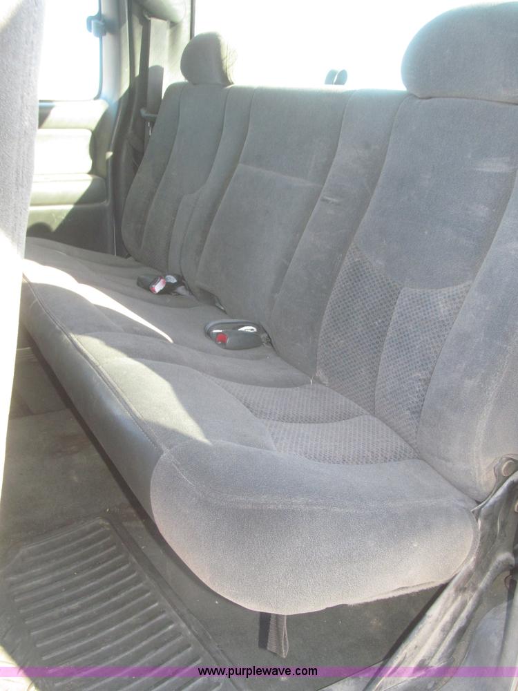 image for item F7253 2004 Chevrolet Silverado 1500 LS Ext. Cab pickup truck