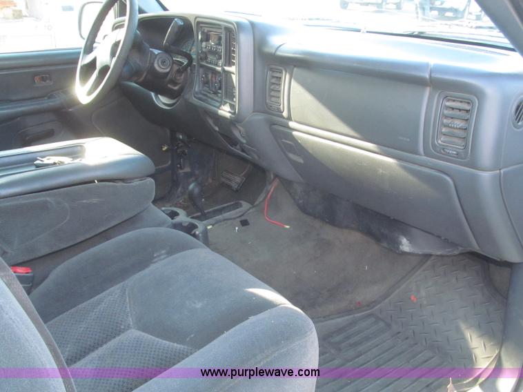 image for item F7253 2004 Chevrolet Silverado 1500 LS Ext. Cab pickup truck