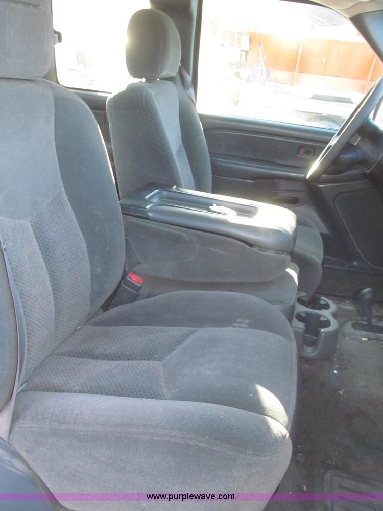 image for item F7253 2004 Chevrolet Silverado 1500 LS Ext. Cab pickup truck