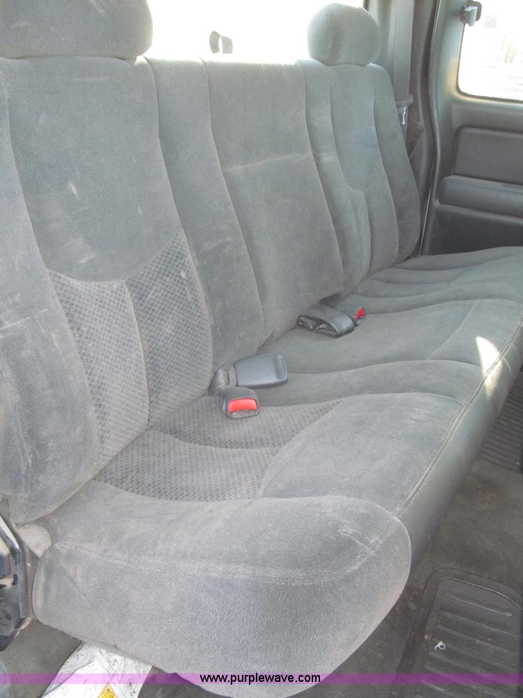 image for item F7253 2004 Chevrolet Silverado 1500 LS Ext. Cab pickup truck